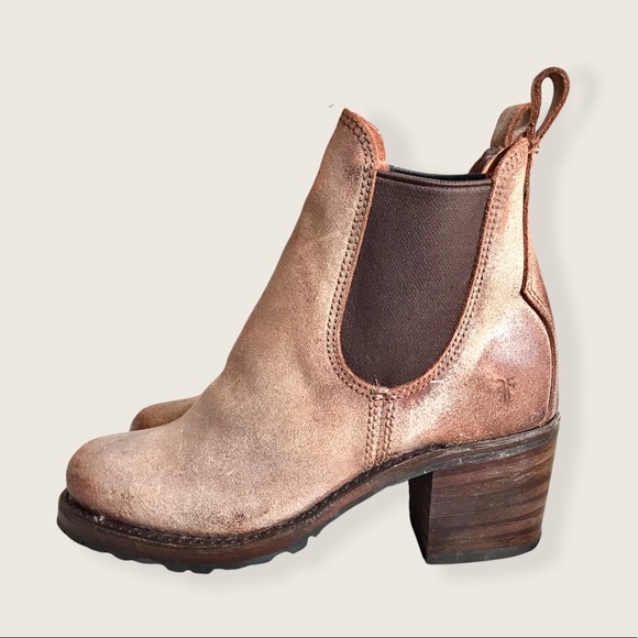 Frye Sabrina Chelsea Vintage Tan/Brown Suede Classic Casual Heeled Ankle Booties - Picture 9 of 16